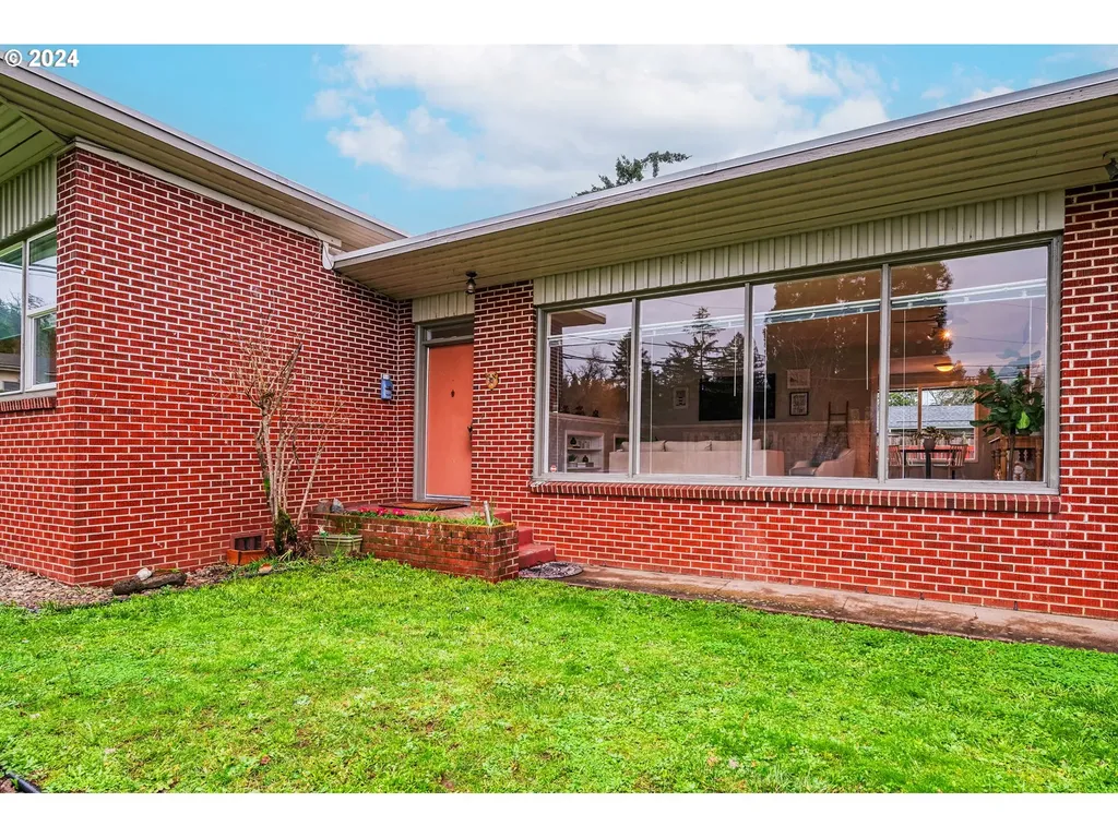 105 E 33rd Avenue Eugene OR 97405