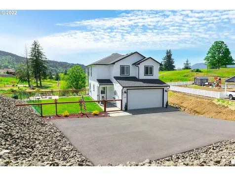 1692 Scardi Boulevard Sutherlin OR 97479