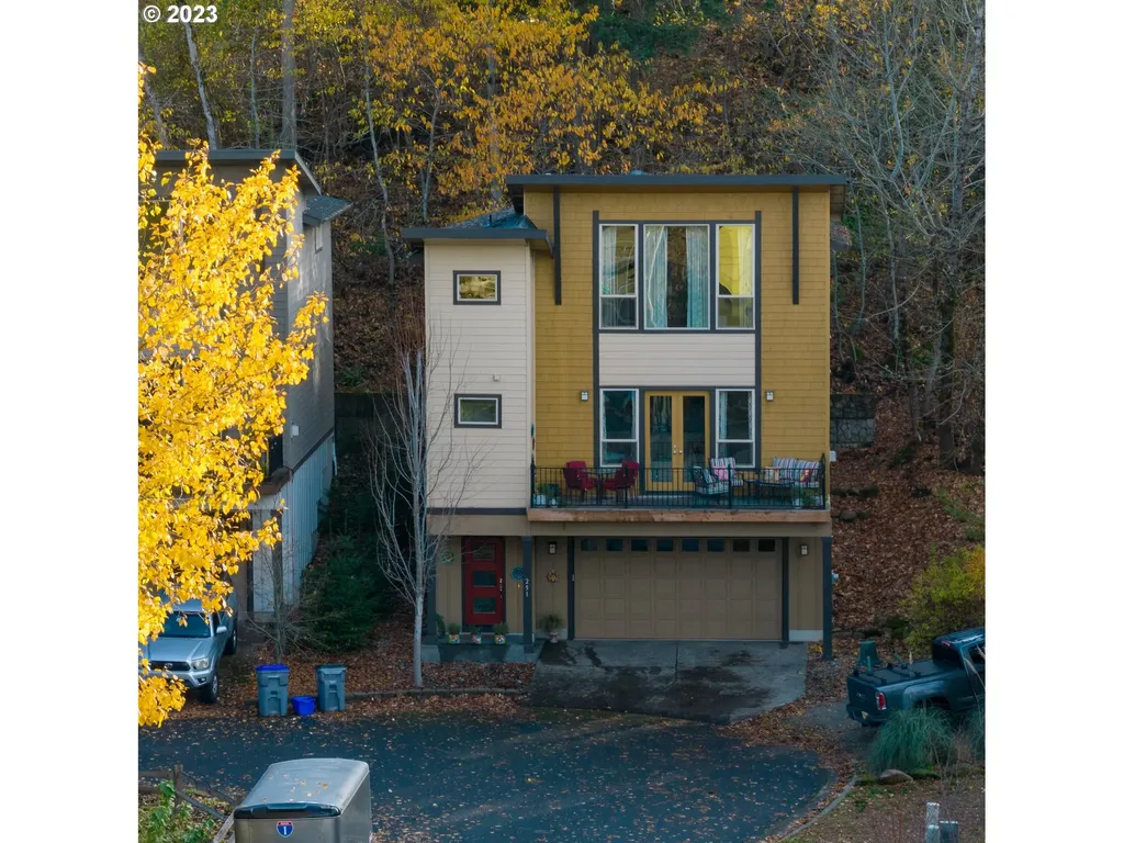 251 Mount Rainier Loop Hood River OR 97031