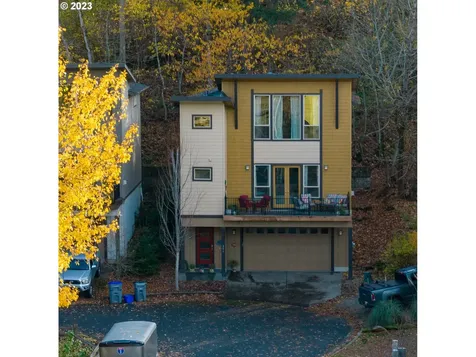 251 Mount Rainier Loop Hood River OR 97031