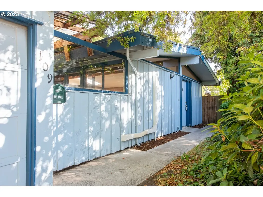 109 Roan Drive Eugene OR 97401