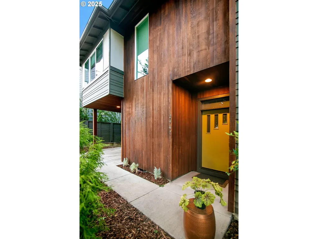 2947 SE Stark Street Portland OR 97214