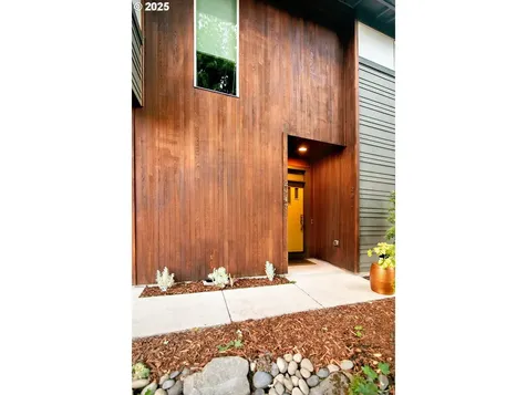 2947 SE Stark Street Portland OR 97214