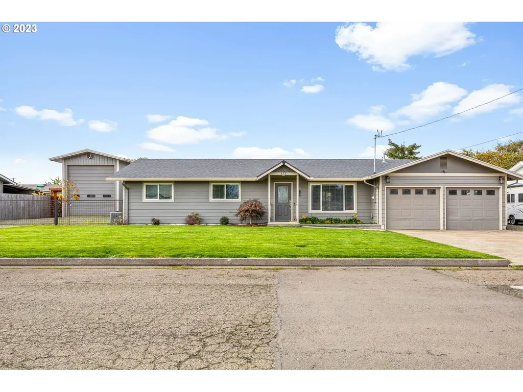 635 N 8th Street Harrisburg OR 97446