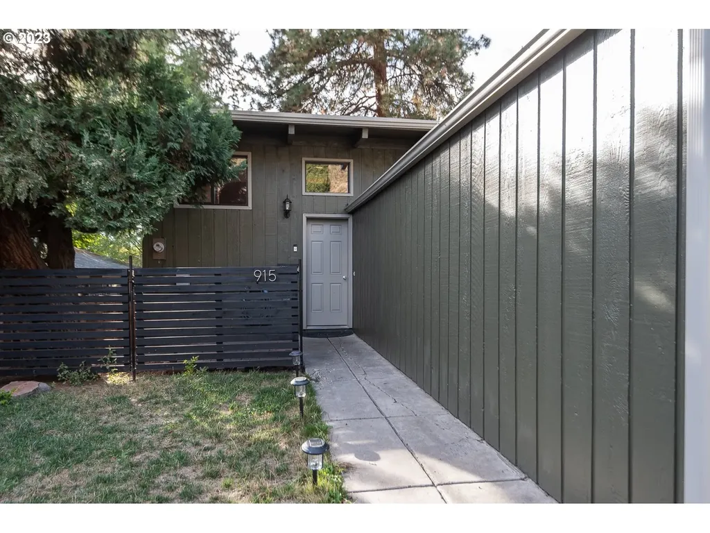 915 Ne 12th Street Bend OR 97701