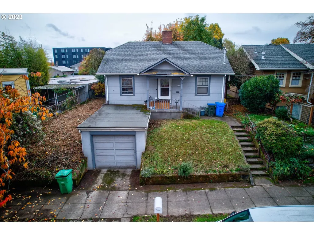 1204 Se Center Street Portland OR 97202