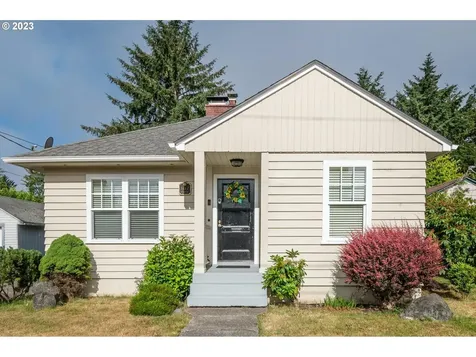 1112 Winsor Avenue North Bend OR 97459