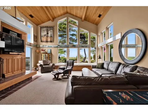 28 Shoreline Drive Florence OR 97439