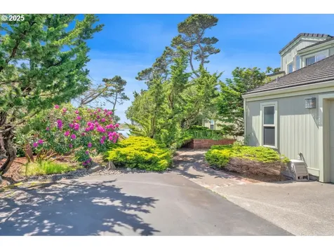 28 Shoreline Drive Florence OR 97439