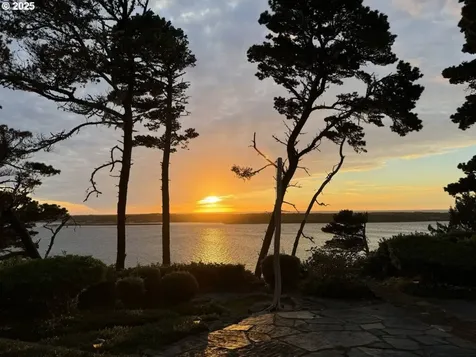 28 Shoreline Drive Florence OR 97439