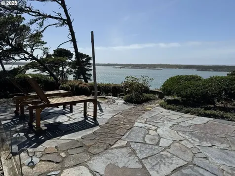 28 Shoreline Drive Florence OR 97439