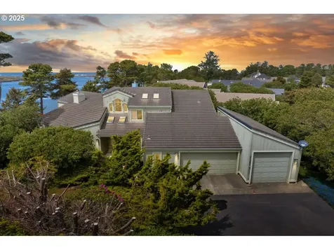 28 Shoreline Drive Florence OR 97439