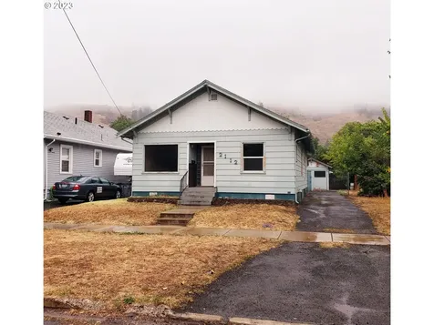 2112 Cedar Street La Grande OR 97850