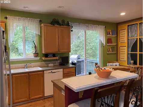 9287 Sw Sweek Drive Tualatin OR 97062