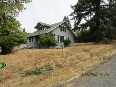 612 N State Street Sutherlin OR 97479