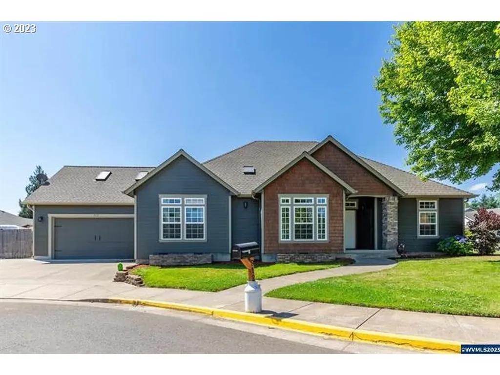912 Falcon Court Lebanon OR 97355