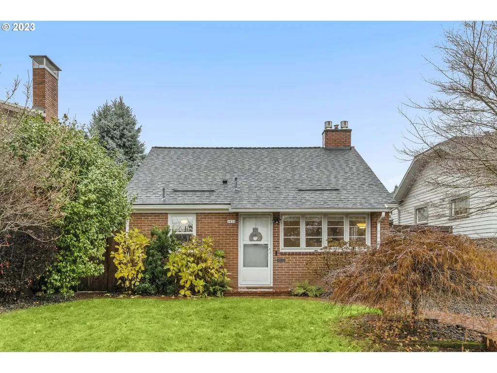 6016 Se Woodstock Boulevard Portland OR 97206