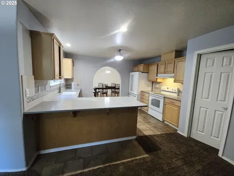 68304 E Twinberry Loop Welches OR 97067