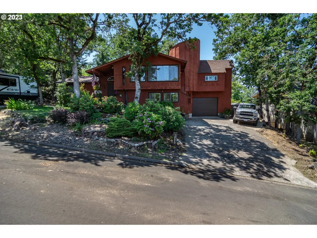 1030 W Fromdahl Drive Roseburg OR 97471
