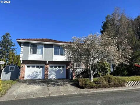 815 Highland Avenue Brookings OR 97415