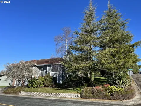 815 Highland Avenue Brookings OR 97415