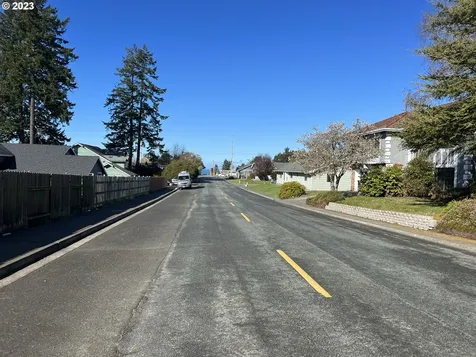 815 Highland Avenue Brookings OR 97415