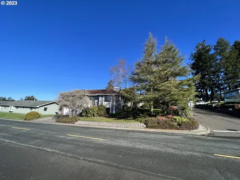 815 Highland Avenue Brookings OR 97415