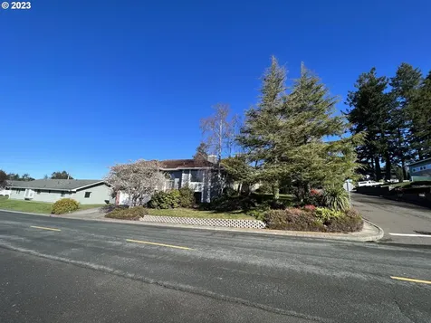 815 Highland Avenue Brookings OR 97415