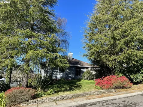 815 Highland Avenue Brookings OR 97415