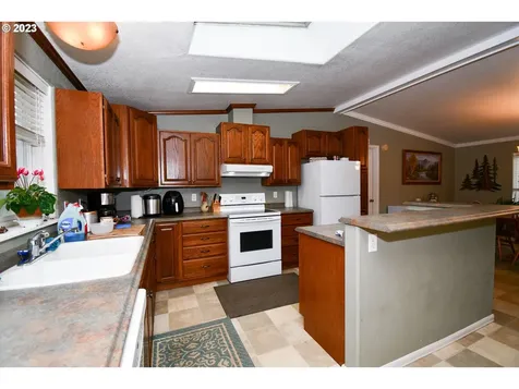 8765 Highway 42 Tenmile OR 97481