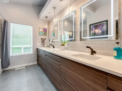 216 Nw West Hills Drive Mcminnville OR 97128