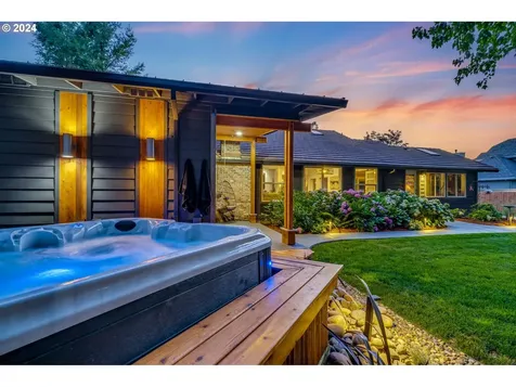 216 Nw West Hills Drive Mcminnville OR 97128