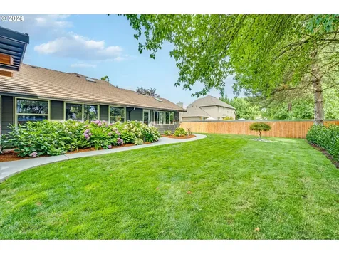 216 Nw West Hills Drive Mcminnville OR 97128