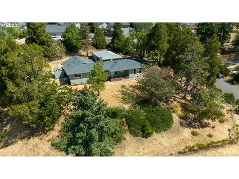 1215 NW Troost Street Roseburg OR 97471
