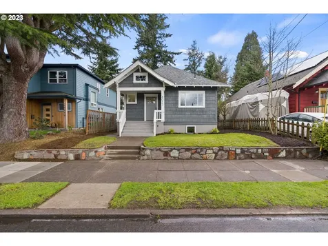 8017 Se Yamhill Street Portland OR 97215