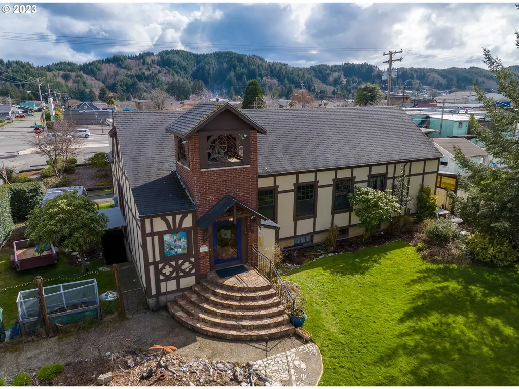 174 N 20th Street Reedsport OR 97467