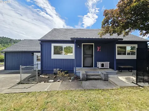 2951 NE Yount Avenue Roseburg OR 97470