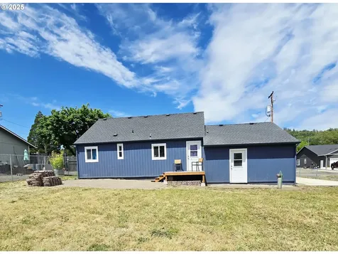 2951 NE Yount Avenue Roseburg OR 97470