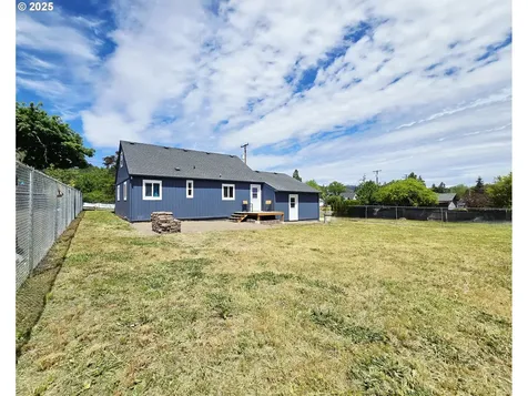 2951 NE Yount Avenue Roseburg OR 97470