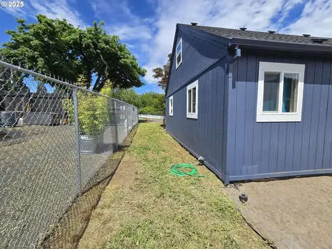 2951 NE Yount Avenue Roseburg OR 97470