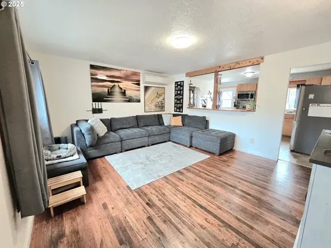 2951 NE Yount Avenue Roseburg OR 97470