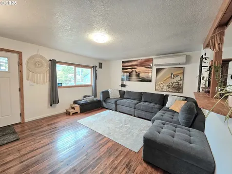 2951 NE Yount Avenue Roseburg OR 97470
