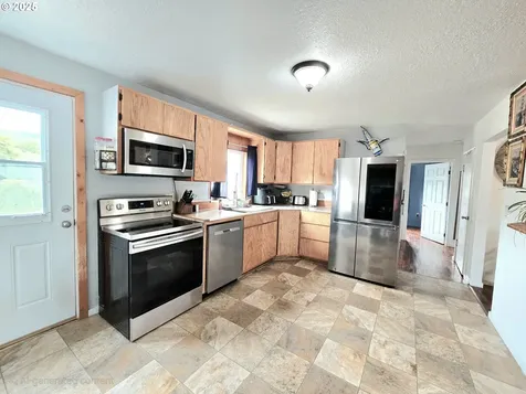 2951 NE Yount Avenue Roseburg OR 97470