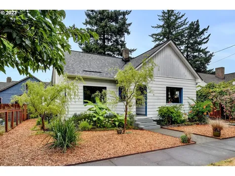 5215 Se Taggart Court Portland OR 97206
