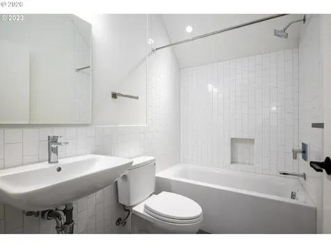 4523 SE Tibbetts Street Portland OR 97206
