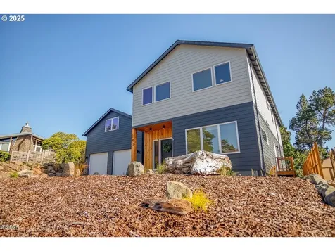 140 NW Lancer Street Lincoln City OR 97367