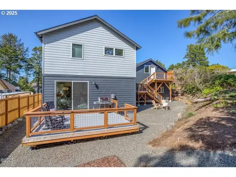 140 NW Lancer Street Lincoln City OR 97367