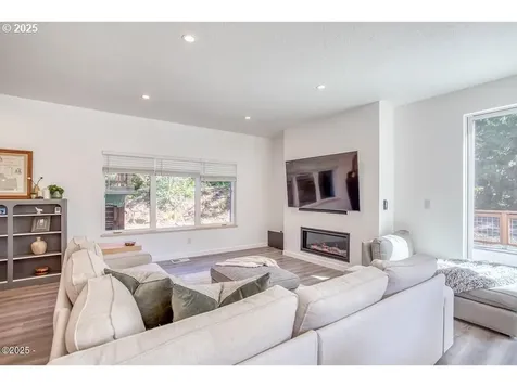 140 NW Lancer Street Lincoln City OR 97367