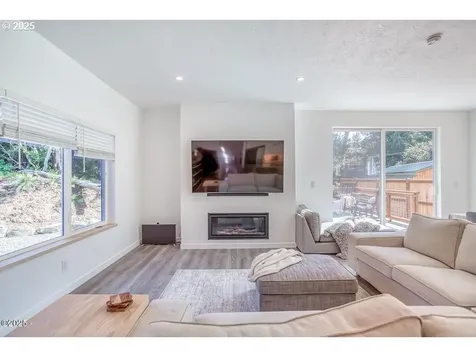 140 NW Lancer Street Lincoln City OR 97367