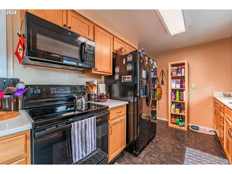 398 49th Street Springfield OR 97478